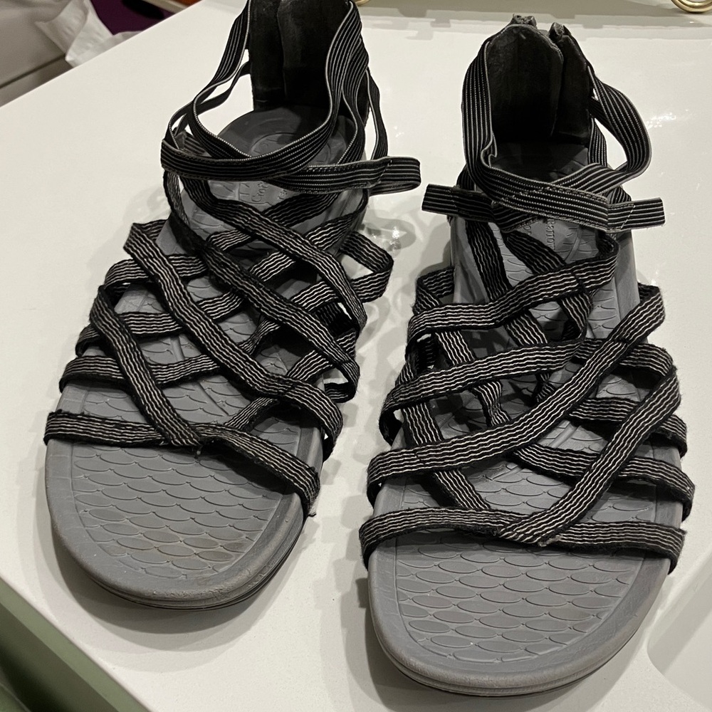 Croft & Barrow Gray and Black Strappy Sandals